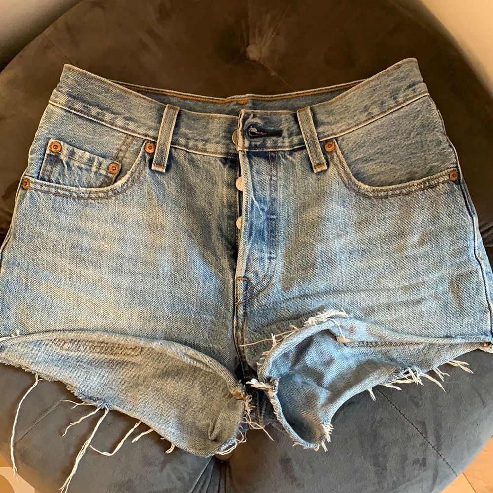 Levi’s 501 shorts size 25